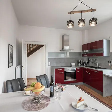 Apartment Domitian 2 *